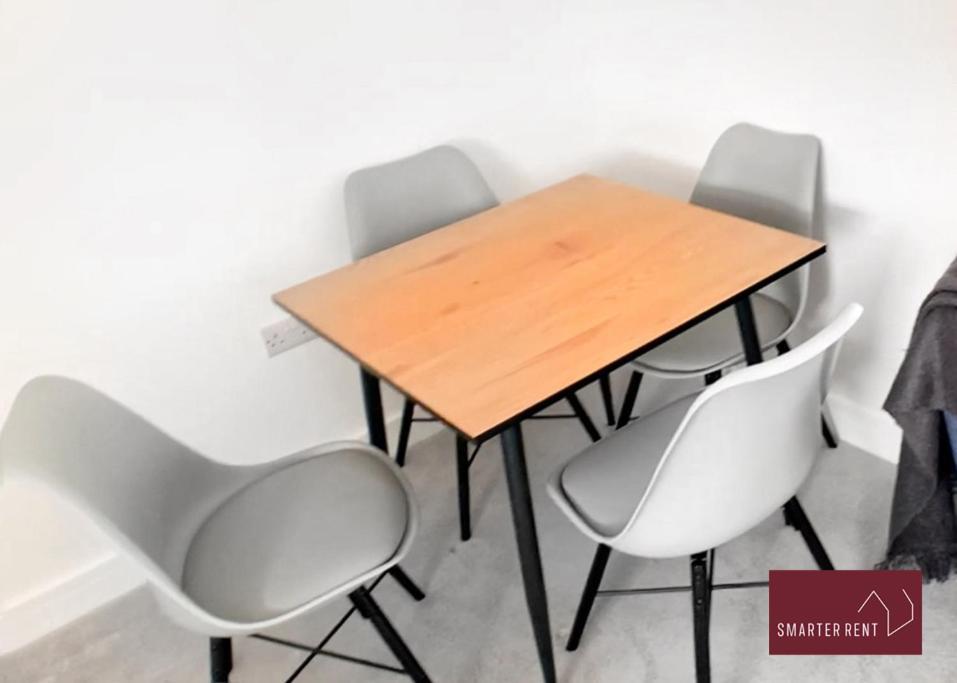 Eton, Windsor - 1 Bedroom First Floor Apartment - Parking 외부 사진