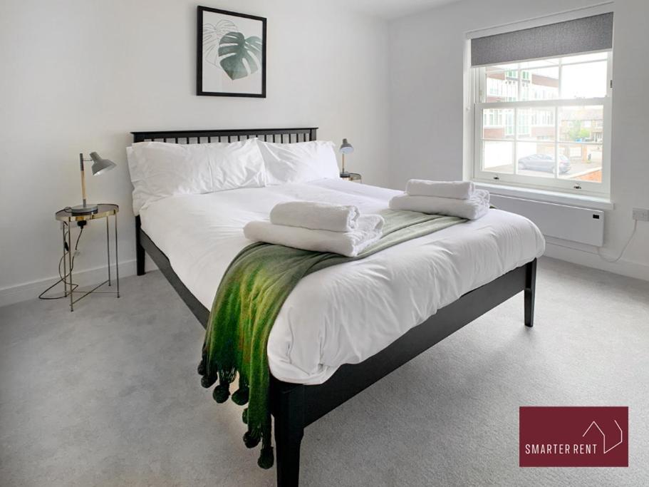 Eton, Windsor - 1 Bedroom First Floor Apartment - Parking 외부 사진